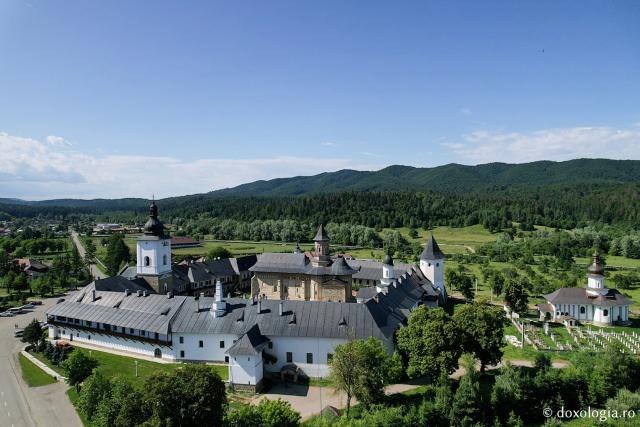 Mănăstirea Neamț, una dintre cele mai vechi mănăstiri din Moldova (imagini aeriene) / Foto: Ștefan Chircă Mănăstirea Neamț, una dintre cele mai vechi mănăstiri din Moldova (imagini aeriene)