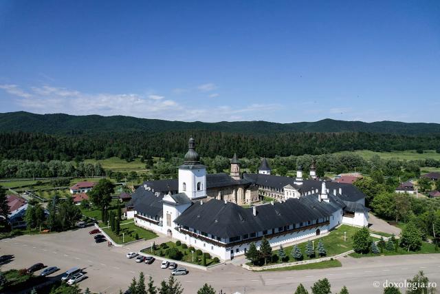 Mănăstirea Neamț, una dintre cele mai vechi mănăstiri din Moldova (imagini aeriene) / Foto: Ștefan Chircă Mănăstirea Neamț, una dintre cele mai vechi mănăstiri din Moldova (imagini aeriene)