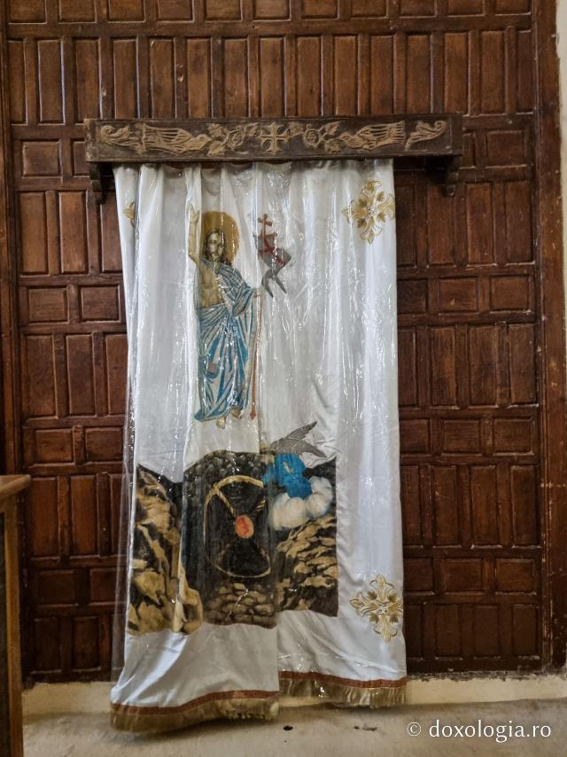 Mănăstirea „Sfântul Paisie cel Mare” ‒ complexul monahal ce adăpostește moaștele marelui nevoitor din Pustia Wadi El-Natron / Foto: Magda Buftea Mănăstirea „Sfântul Paisie cel Mare” ‒ complexul monahal ce adăpostește moaștele marelui nevoitor din Pustia Wadi El-Natron