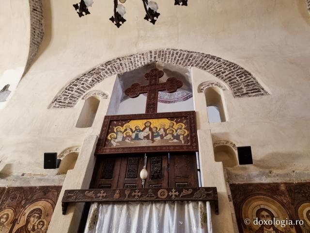 Mănăstirea „Sfântul Paisie cel Mare” ‒ complexul monahal ce adăpostește moaștele marelui nevoitor din Pustia Wadi El-Natron / Foto: Magda Buftea Mănăstirea „Sfântul Paisie cel Mare” ‒ complexul monahal ce adăpostește moaștele marelui nevoitor din Pustia Wadi El-Natron