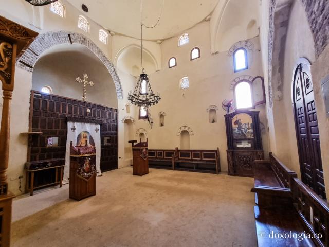 Mănăstirea „Sfântul Paisie cel Mare” ‒ complexul monahal ce adăpostește moaștele marelui nevoitor din Pustia Wadi El-Natron / Foto: Magda Buftea Mănăstirea „Sfântul Paisie cel Mare” ‒ complexul monahal ce adăpostește moaștele marelui nevoitor din Pustia Wadi El-Natron