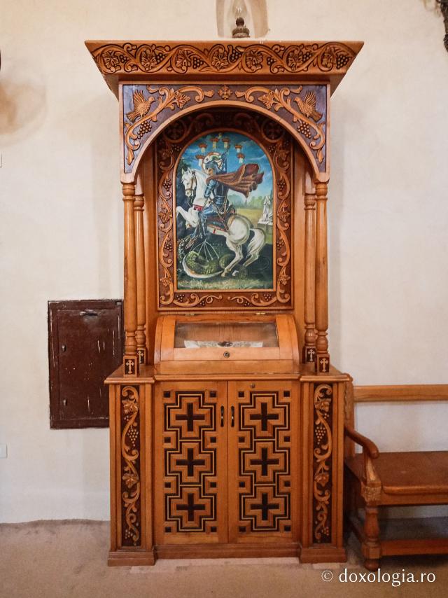 Mănăstirea „Sfântul Paisie cel Mare” ‒ complexul monahal ce adăpostește moaștele marelui nevoitor din Pustia Wadi El-Natron Mănăstirea „Sfântul Paisie cel Mare” ‒ complexul monahal ce adăpostește moaștele marelui nevoitor din Pustia Wadi El-Natron