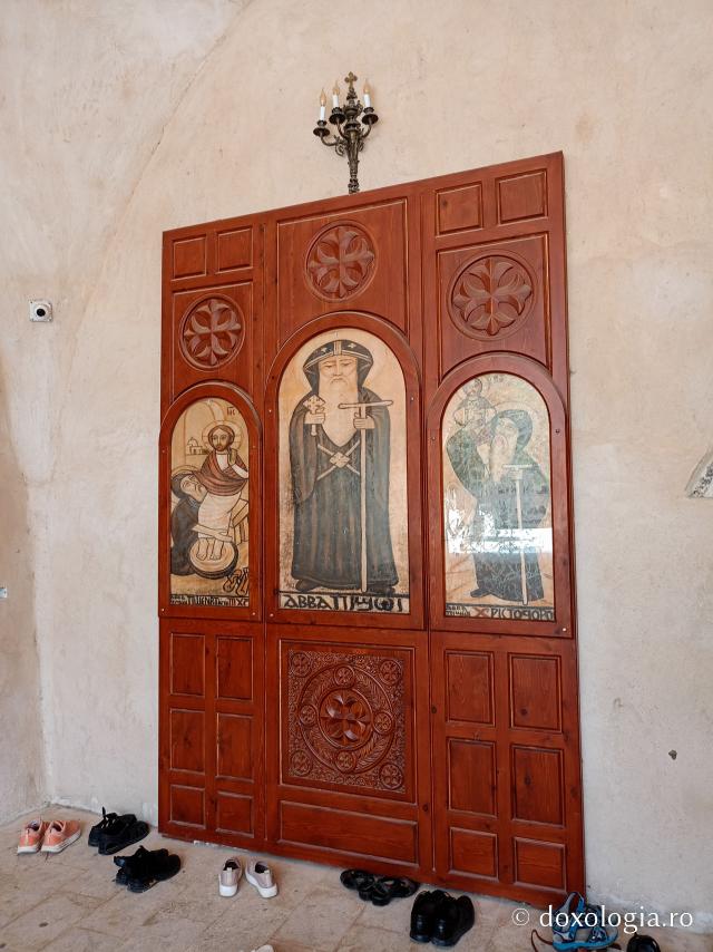 Mănăstirea „Sfântul Paisie cel Mare” ‒ complexul monahal ce adăpostește moaștele marelui nevoitor din Pustia Wadi El-Natron Mănăstirea „Sfântul Paisie cel Mare” ‒ complexul monahal ce adăpostește moaștele marelui nevoitor din Pustia Wadi El-Natron