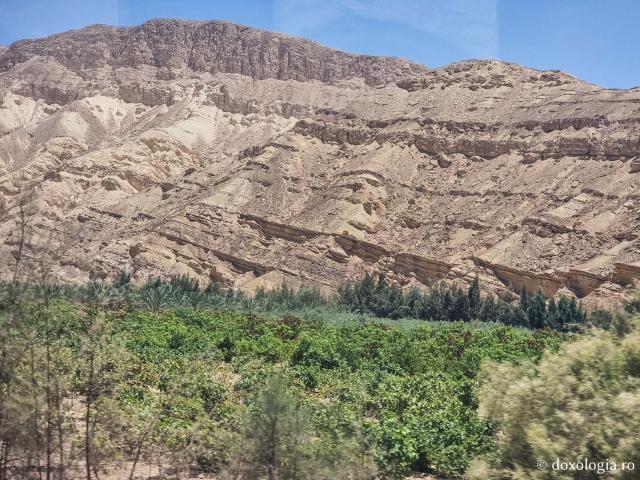 Mănăstirea celor Șapte Fecioare din Sinai – așezământul ridicat pe locul din care a izvorât apă când Moise a lovit stânca cu toiagul / Foto: Magda Buftea Mănăstirea celor Șapte Fecioare din Sinai – așezământul ridicat pe locul din care a izvorât apă când Moise a lovit stânca cu toiagul