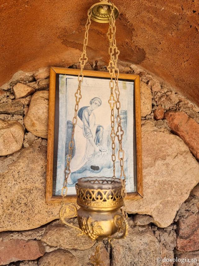 Mănăstirea celor Șapte Fecioare din Sinai – așezământul ridicat pe locul din care a izvorât apă când Moise a lovit stânca cu toiagul / Foto: Magda Buftea Mănăstirea celor Șapte Fecioare din Sinai – așezământul ridicat pe locul din care a izvorât apă când Moise a lovit stânca cu toiagul