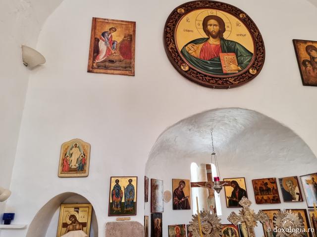 Mănăstirea celor Șapte Fecioare din Sinai – așezământul ridicat pe locul din care a izvorât apă când Moise a lovit stânca cu toiagul / Foto: Magda Buftea Mănăstirea celor Șapte Fecioare din Sinai – așezământul ridicat pe locul din care a izvorât apă când Moise a lovit stânca cu toiagul