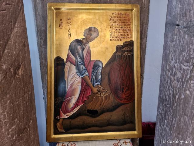 Sfântul Proroc Moise - Mănăstirea celor Șapte Fecioare din Sinai – așezământul ridicat pe locul din care a izvorât apă când Moise a lovit stânca cu toiagul
