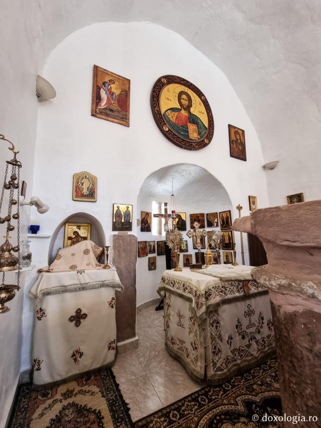 Mănăstirea celor Șapte Fecioare din Sinai – așezământul ridicat pe locul din care a izvorât apă când Moise a lovit stânca cu toiagul / Foto: Magda Buftea Mănăstirea celor Șapte Fecioare din Sinai – așezământul ridicat pe locul din care a izvorât apă când Moise a lovit stânca cu toiagul