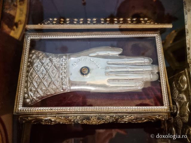 Pași de pelerin la biserica Mănăstirii „Sfântul Sava cel Sfințit”, catedrală a Patriarhiei Ortodoxe a Alexandriei şi a întregii Africi / Foto: Magda Buftea Pași de pelerin la biserica Mănăstirii „Sfântul Sava cel Sfințit”, catedrală a Patriarhiei Ortodoxe a Alexandriei şi a întregii Africi