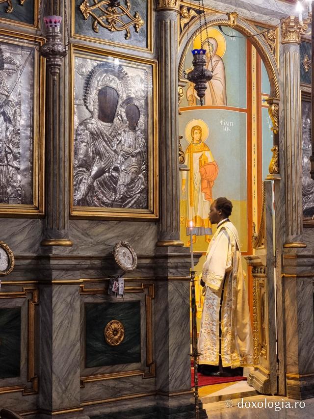 Pași de pelerin la biserica Mănăstirii „Sfântul Sava cel Sfințit”, catedrală a Patriarhiei Ortodoxe a Alexandriei şi a întregii Africi / Foto: Magda Buftea Pași de pelerin la biserica Mănăstirii „Sfântul Sava cel Sfințit”, catedrală a Patriarhiei Ortodoxe a Alexandriei şi a întregii Africi