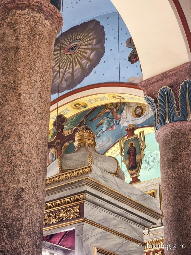 Pași de pelerin la biserica Mănăstirii „Sfântul Sava cel Sfințit”, catedrală a Patriarhiei Ortodoxe a Alexandriei şi a întregii Africi / Foto: Magda Buftea Pași de pelerin la biserica Mănăstirii „Sfântul Sava cel Sfințit”, catedrală a Patriarhiei Ortodoxe a Alexandriei şi a întregii Africi