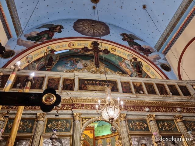 Pași de pelerin la biserica Mănăstirii „Sfântul Sava cel Sfințit”, catedrală a Patriarhiei Ortodoxe a Alexandriei şi a întregii Africi / Foto: Magda Buftea Pași de pelerin la biserica Mănăstirii „Sfântul Sava cel Sfințit”, catedrală a Patriarhiei Ortodoxe a Alexandriei şi a întregii Africi
