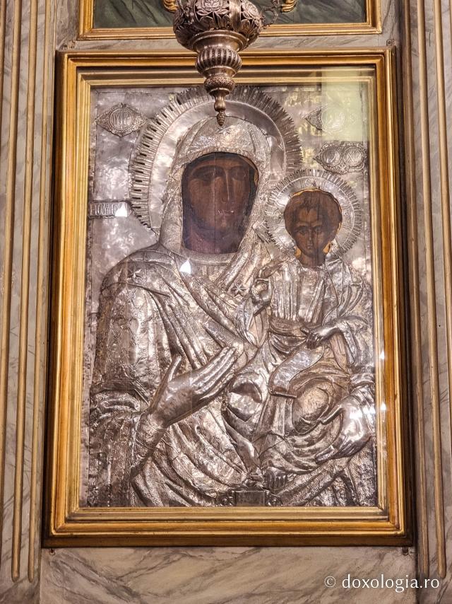 Pași de pelerin la biserica Mănăstirii „Sfântul Sava cel Sfințit”, catedrală a Patriarhiei Ortodoxe a Alexandriei şi a întregii Africi / Foto: Magda Buftea Pași de pelerin la biserica Mănăstirii „Sfântul Sava cel Sfințit”, catedrală a Patriarhiei Ortodoxe a Alexandriei şi a întregii Africi