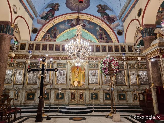 Pași de pelerin la biserica Mănăstirii „Sfântul Sava cel Sfințit”, catedrală a Patriarhiei Ortodoxe a Alexandriei şi a întregii Africi / Foto: Magda Buftea Pași de pelerin la biserica Mănăstirii „Sfântul Sava cel Sfințit”, catedrală a Patriarhiei Ortodoxe a Alexandriei şi a întregii Africi