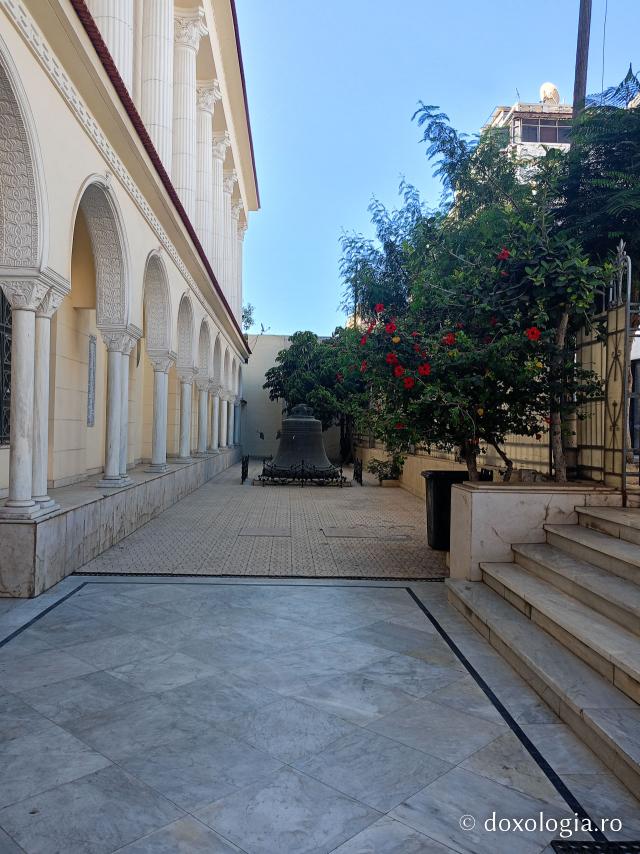 Pași de pelerin la biserica Mănăstirii „Sfântul Sava cel Sfințit”, catedrală a Patriarhiei Ortodoxe a Alexandriei şi a întregii Africi Pași de pelerin la biserica Mănăstirii „Sfântul Sava cel Sfințit”, catedrală a Patriarhiei Ortodoxe a Alexandriei şi a întregii Africi