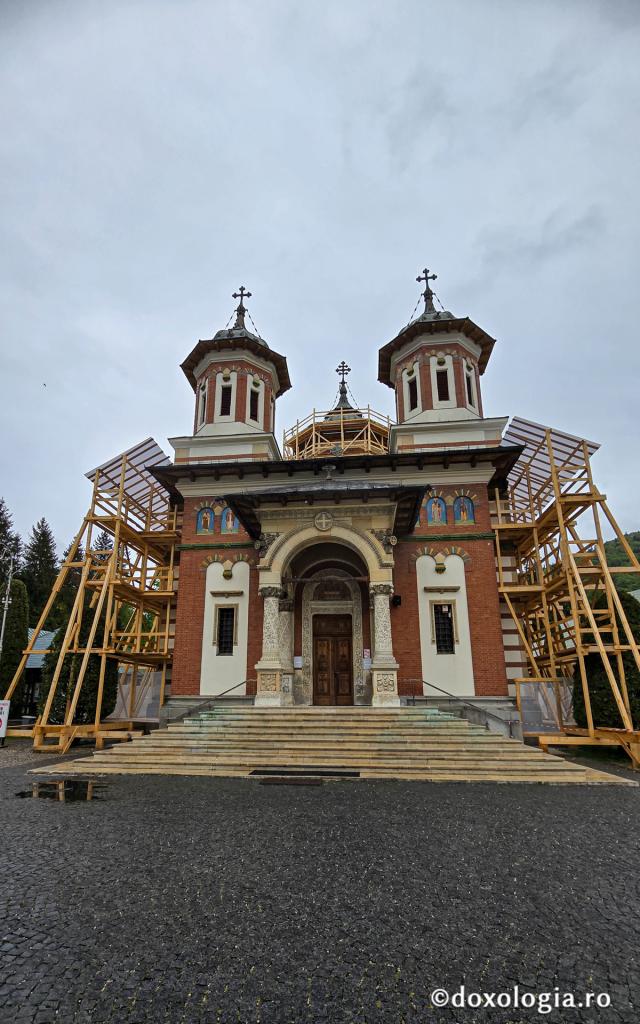 Biserica închinată Sfintei Treimi a Mănăstirii Sinaia