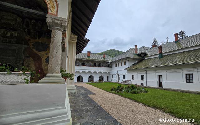 Biserica istorică „Adormirea Maicii Domnului” a Mănăstirii Sinaia