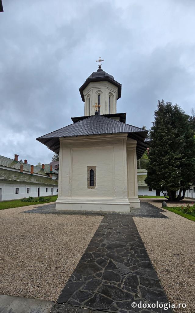 Biserica istorică „Adormirea Maicii Domnului” a Mănăstirii Sinaia