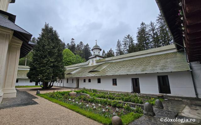 Biserica istorică „Adormirea Maicii Domnului” a Mănăstirii Sinaia