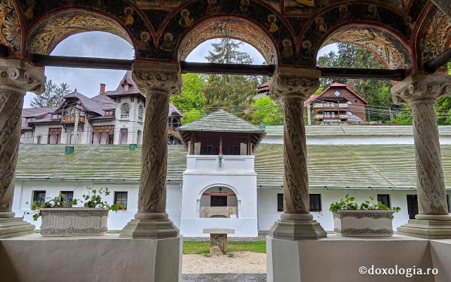 Biserica istorică „Adormirea Maicii Domnului” a Mănăstirii Sinaia