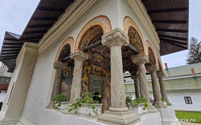 Biserica istorică „Adormirea Maicii Domnului” a Mănăstirii Sinaia