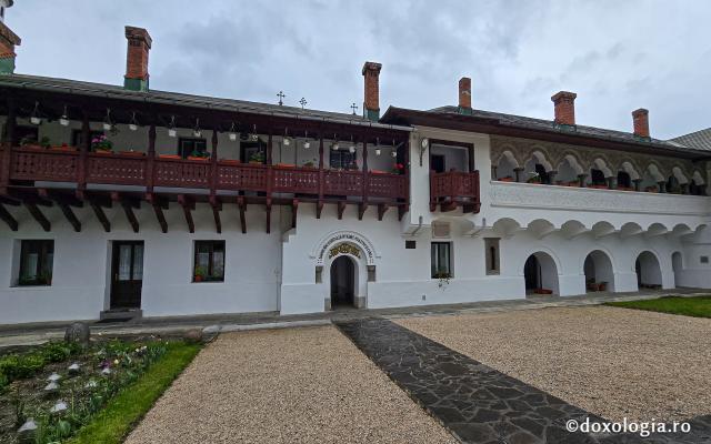 Biserica istorică „Adormirea Maicii Domnului” a Mănăstirii Sinaia