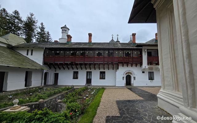 Biserica istorică „Adormirea Maicii Domnului” a Mănăstirii Sinaia