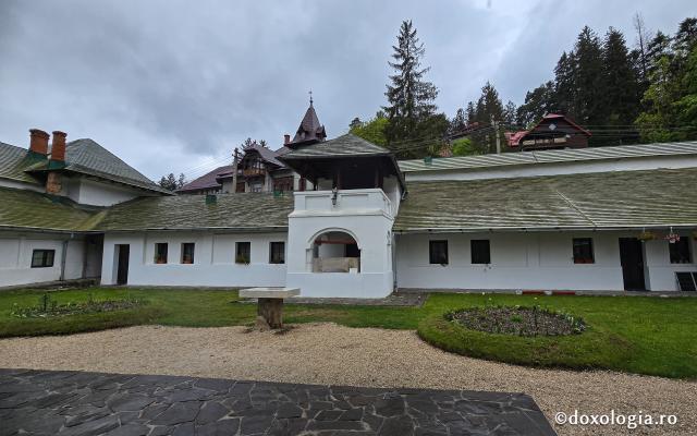 Biserica istorică „Adormirea Maicii Domnului” a Mănăstirii Sinaia