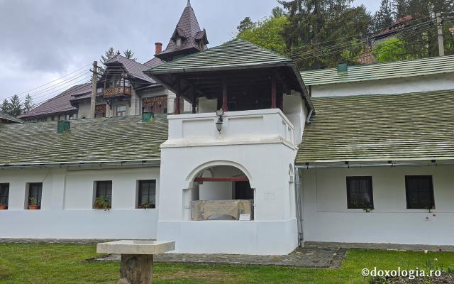 Biserica istorică „Adormirea Maicii Domnului” a Mănăstirii Sinaia