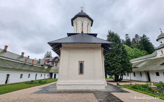 Biserica „Adormirea Maicii Domnului” a Mănăstirii Sinaia