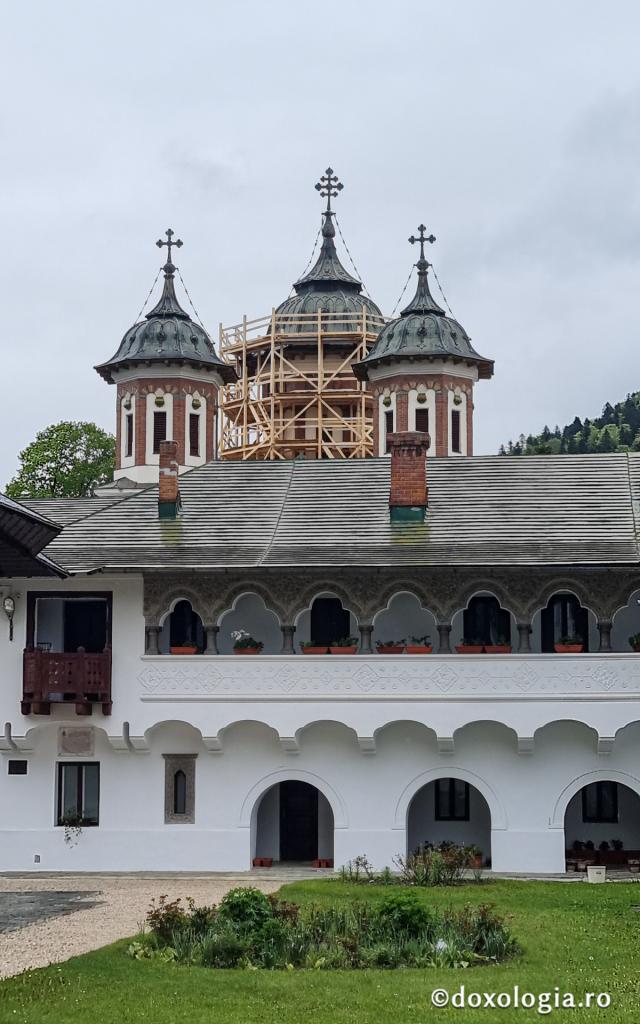Biserica istorică „Adormirea Maicii Domnului” a Mănăstirii Sinaia