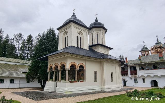 Biserica „Adormirea Maicii Domnului” a Mănăstirii Sinaia