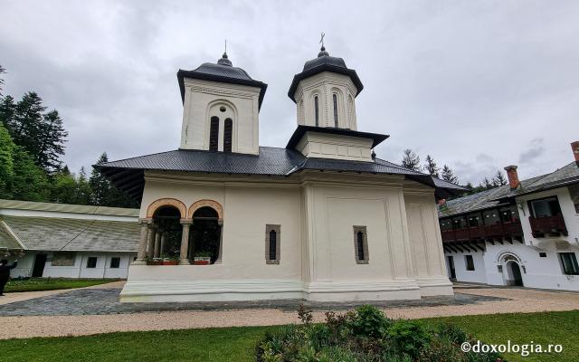 Biserica istorică „Adormirea Maicii Domnului” a Mănăstirii Sinaia