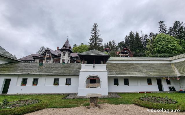 Biserica istorică „Adormirea Maicii Domnului” a Mănăstirii Sinaia