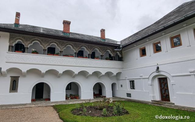 Biserica istorică „Adormirea Maicii Domnului” a Mănăstirii Sinaia
