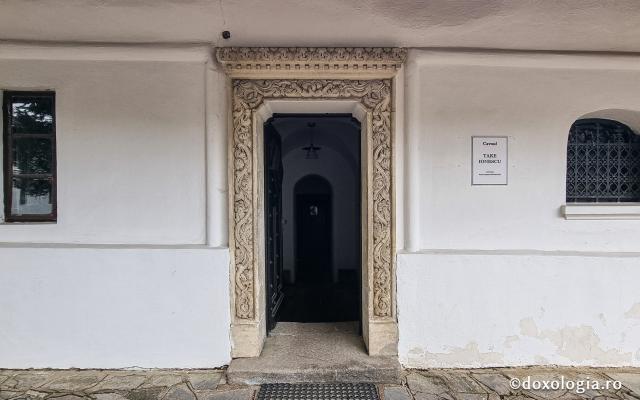 Biserica istorică „Adormirea Maicii Domnului” a Mănăstirii Sinaia