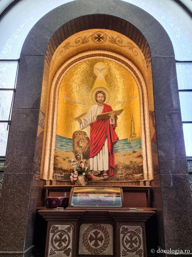 Închinare la moaștele Sfântului Apostol și Evanghelist Marcu de la Mănăstirea „Sfântul Mina” din Egipt / Foto: Magda Buftea Închinare la moaștele Sfântului Apostol și Evanghelist Marcu de la Mănăstirea „Sfântul Mina” din Egipt