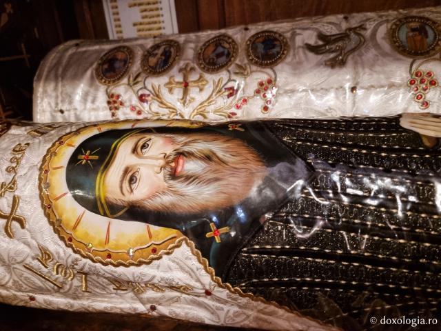 Închinare la moaștele Sfântului Cuvios Efrem Sirul
