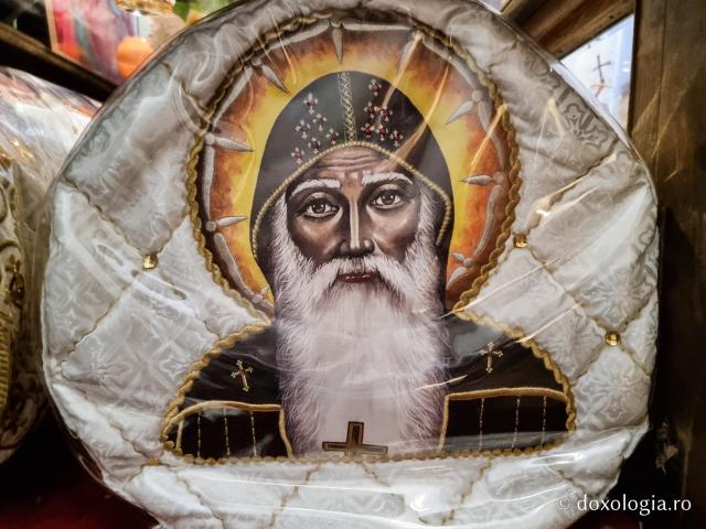 Moaștele Sfântului Cuvios Moise Etiopianul și ale Avvei Isidor, preotul de la Schit / Foto: Magda Buftea Moaștele Sfântului Cuvios Moise Etiopianul și ale Avvei Isidor, preotul de la Schit