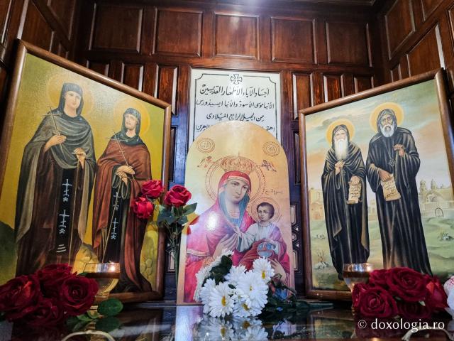 Moaștele Sfântului Cuvios Moise Etiopianul și ale Avvei Isidor, preotul de la Schit / Foto: Magda Buftea Moaștele Sfântului Cuvios Moise Etiopianul și ale Avvei Isidor, preotul de la Schit