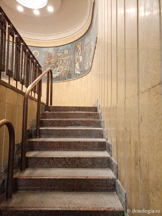 Pași de pelerin la catedrala închinată „Sfântului Apostol și Evanghelist Marcu” din Alexandria, Egipt Pași de pelerin la catedrala închinată „Sfântului Apostol și Evanghelist Marcu” din Alexandria, Egipt