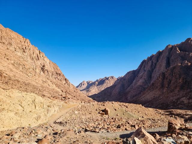 Urcând pe Muntele Sinai, pe urmele pașilor Sfântului Proroc Moise