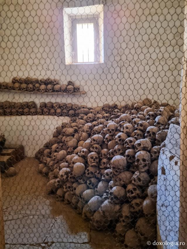 Osuarul Mănăstirii „Sfânta Ecaterina” din Muntele Sinai – loc de închinare și meditație pentru pelerini / Foto: Magda Buftea Osuarul Mănăstirii „Sfânta Ecaterina” din Muntele Sinai – loc de închinare și meditație pentru pelerini