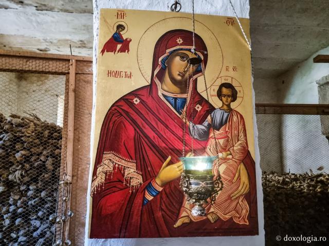 Osuarul Mănăstirii „Sfânta Ecaterina” din Muntele Sinai – loc de închinare și meditație pentru pelerini / Foto: Magda Buftea Osuarul Mănăstirii „Sfânta Ecaterina” din Muntele Sinai – loc de închinare și meditație pentru pelerini