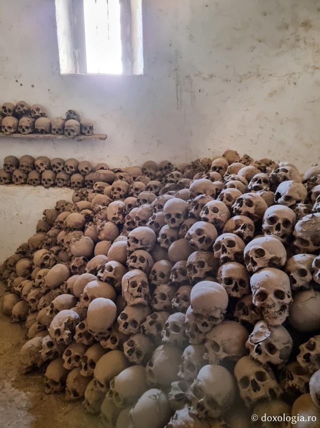 Osuarul Mănăstirii „Sfânta Ecaterina” din Muntele Sinai – loc de închinare și meditație pentru pelerini / Foto: Magda Buftea Osuarul Mănăstirii „Sfânta Ecaterina” din Muntele Sinai – loc de închinare și meditație pentru pelerini