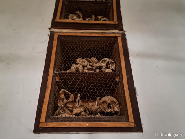 Osuarul Mănăstirii „Sfânta Ecaterina” din Muntele Sinai – loc de închinare și meditație pentru pelerini / Foto: Magda Buftea Osuarul Mănăstirii „Sfânta Ecaterina” din Muntele Sinai – loc de închinare și meditație pentru pelerini