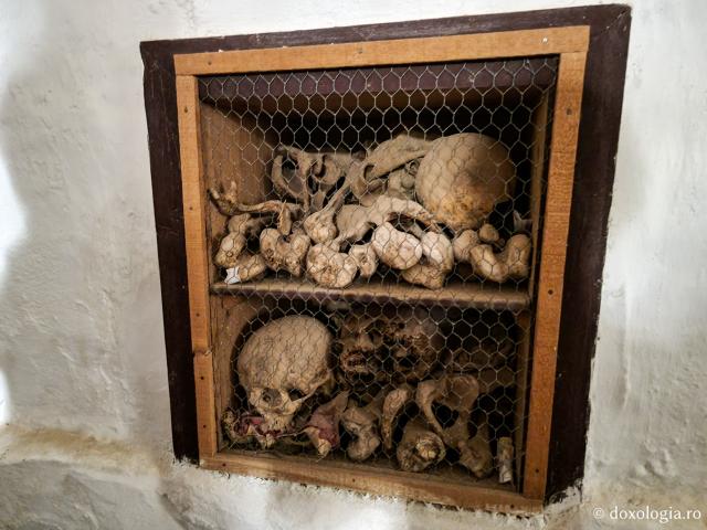 Osuarul Mănăstirii „Sfânta Ecaterina” din Muntele Sinai – loc de închinare și meditație pentru pelerini / Foto: Magda Buftea Osuarul Mănăstirii „Sfânta Ecaterina” din Muntele Sinai – loc de închinare și meditație pentru pelerini