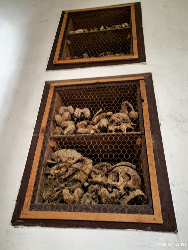 Osuarul Mănăstirii „Sfânta Ecaterina” din Muntele Sinai – loc de închinare și meditație pentru pelerini / Foto: Magda Buftea Osuarul Mănăstirii „Sfânta Ecaterina” din Muntele Sinai – loc de închinare și meditație pentru pelerini