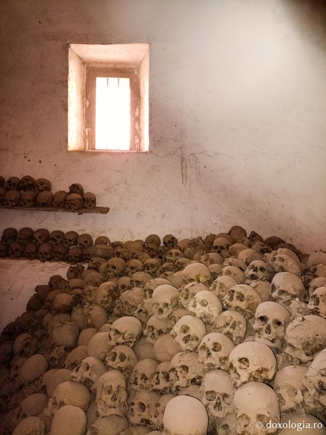Osuarul Mănăstirii „Sfânta Ecaterina” din Muntele Sinai – loc de închinare și meditație pentru pelerini Osuarul Mănăstirii „Sfânta Ecaterina” din Muntele Sinai – loc de închinare și meditație pentru pelerini