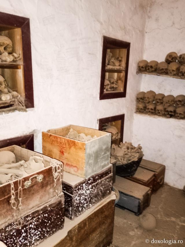 Osuarul Mănăstirii „Sfânta Ecaterina” din Muntele Sinai – loc de închinare și meditație pentru pelerini Osuarul Mănăstirii „Sfânta Ecaterina” din Muntele Sinai – loc de închinare și meditație pentru pelerini